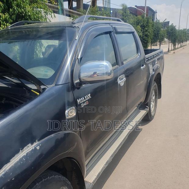 Toyota Hilux 2010 Black