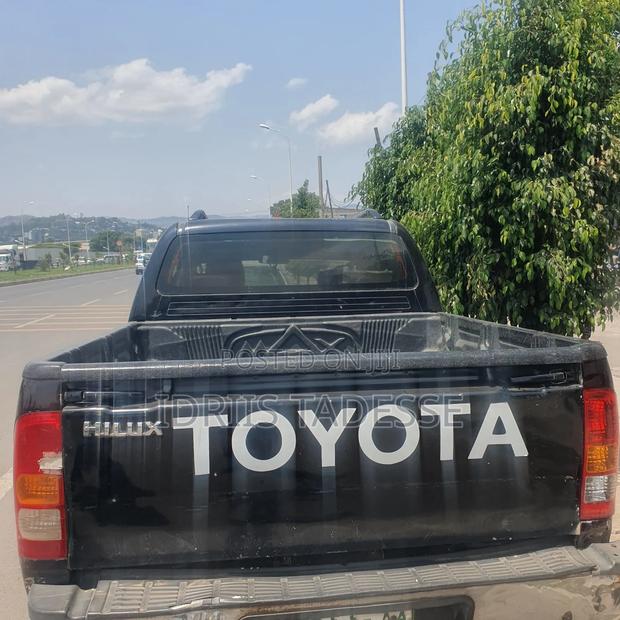 Toyota Hilux 2010 Black