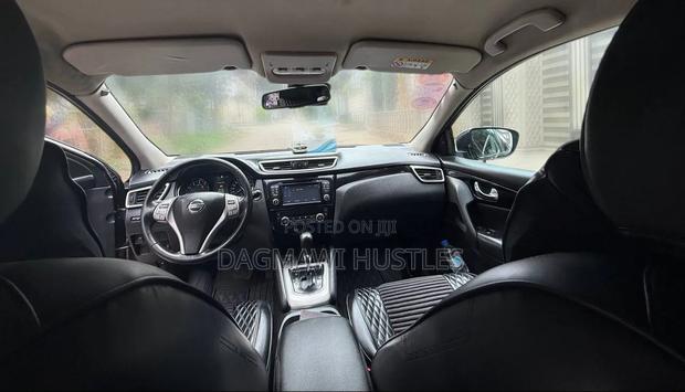 Nissan Qashqai 2017 Brown