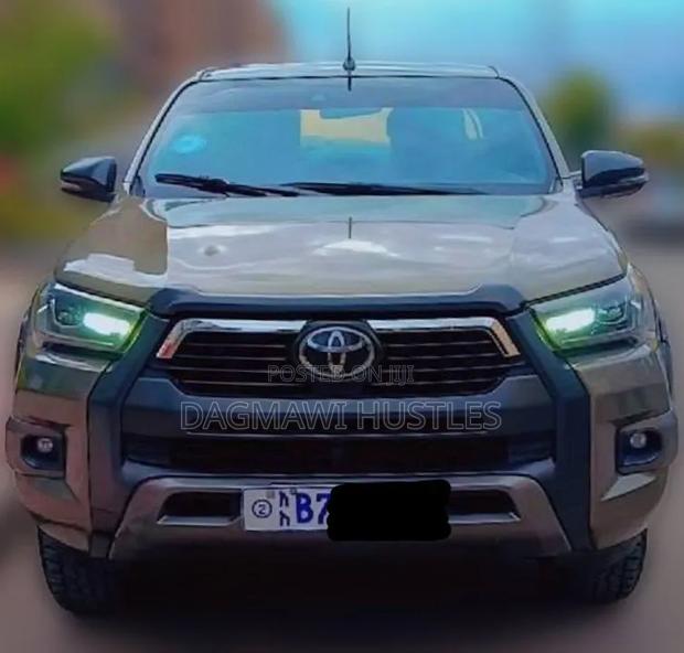 Toyota Hilux 2022 Gray