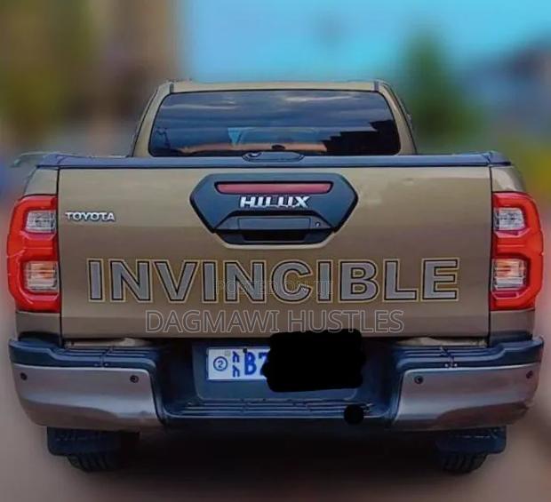 Toyota Hilux 2022 Gray