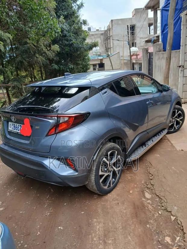 Toyota C-HR 2020 Blue