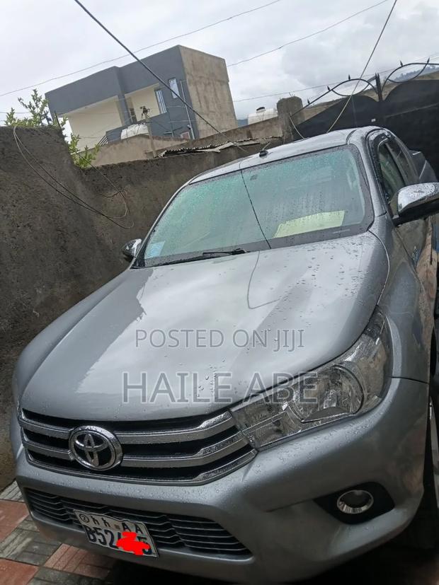 Toyota Hilux 2019 Silver