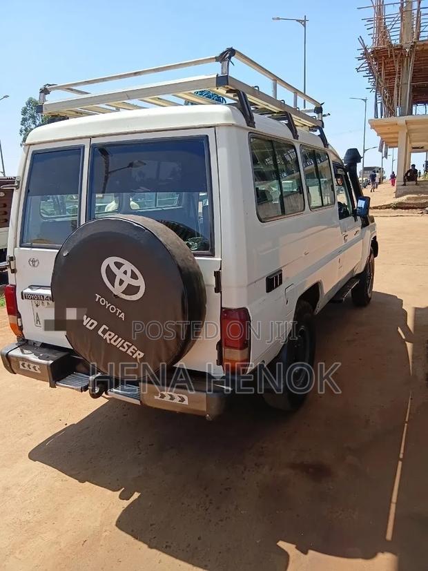 Toyota Land Cruiser 2016 White