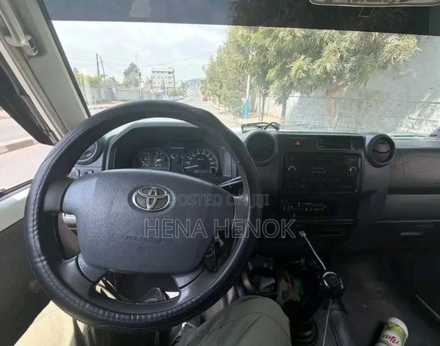 Toyota Land Cruiser 2016 White