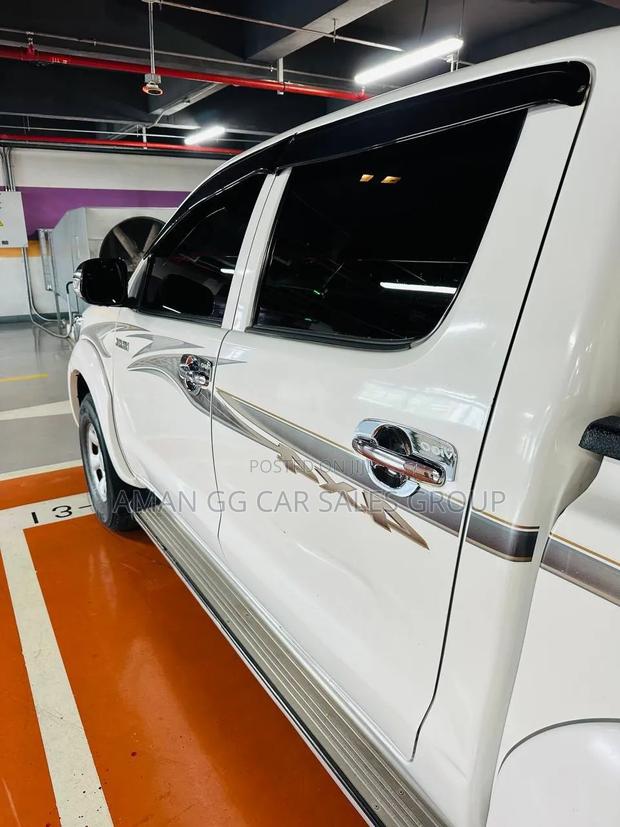 Toyota Hilux 2015 White