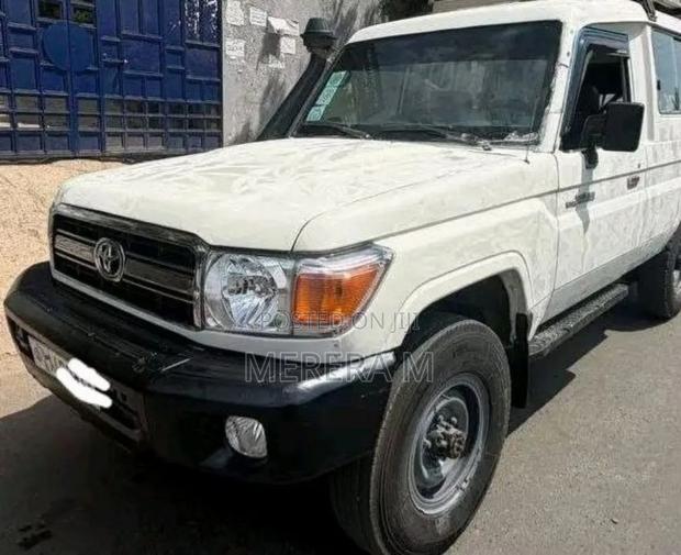 Toyota Land Cruiser 4.0 V6 GXR 2016 White