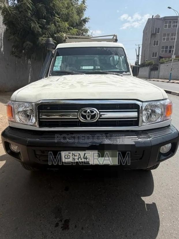 Toyota Land Cruiser 4.0 V6 GXR 2016 White