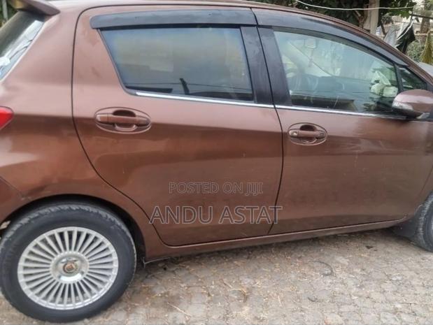 Toyota Yaris 2012 Brown