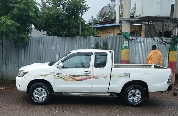 Toyota Hilux 2008 White