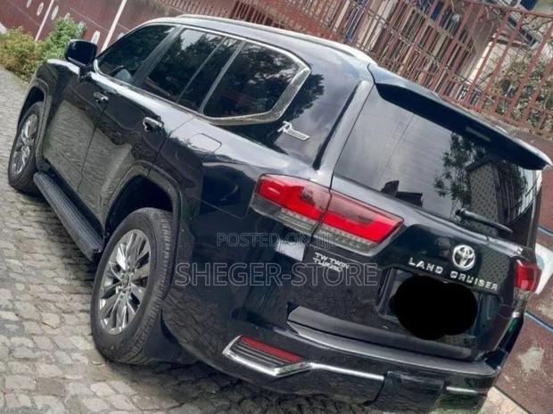 Toyota Land Cruiser 2022 Black