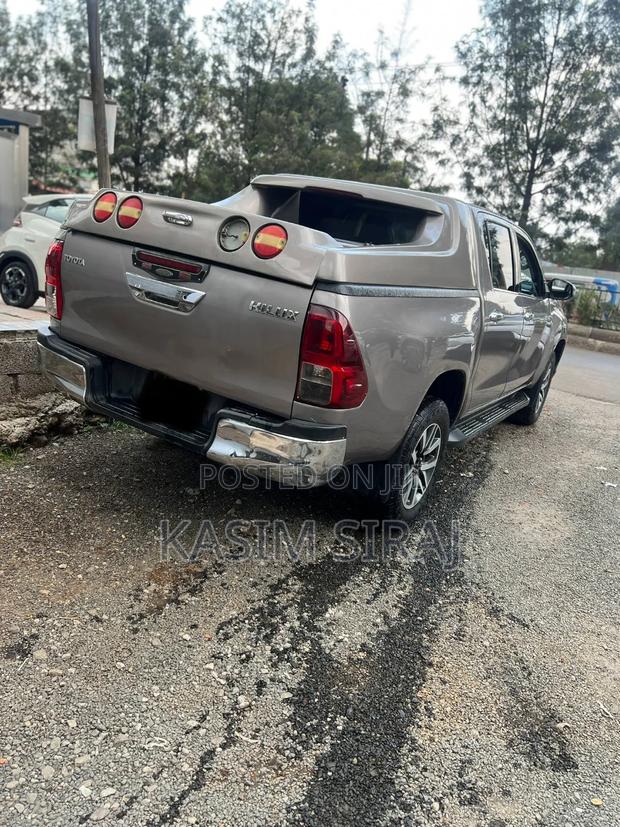 Toyota Hilux 2017 Gray