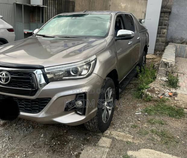 Toyota Hilux 2017 Gray