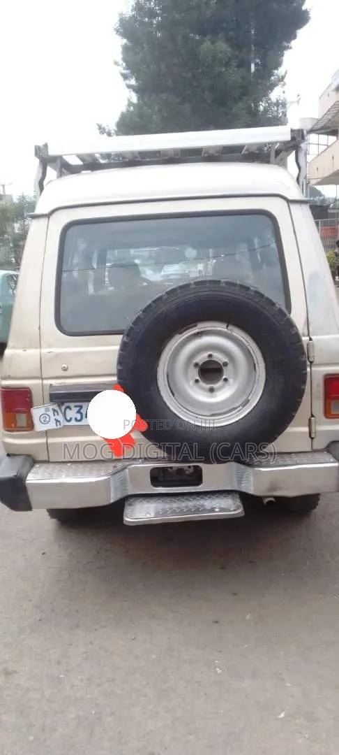Mitsubishi Pajero 1990 Beige