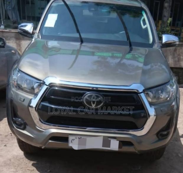 Toyota Hilux 2021 Gray