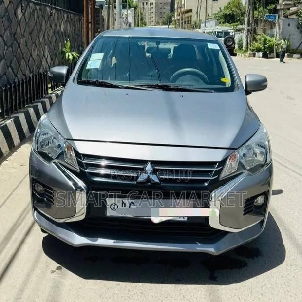 Mitsubishi Attrage 2022 Silver