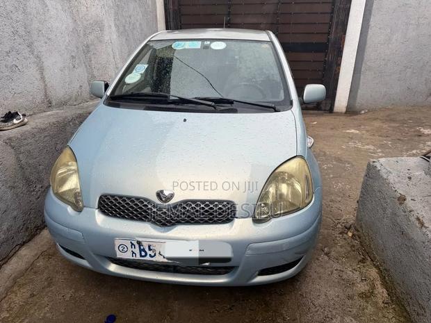 Toyota Vitz 2004 Blue