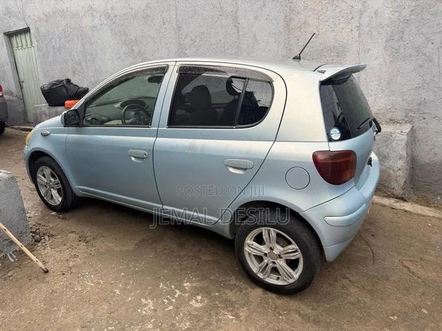 Toyota Vitz 2004 Blue