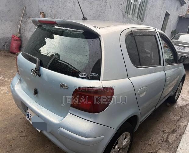 Toyota Vitz 2004 Blue