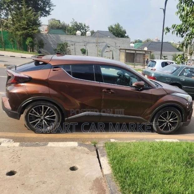 Toyota C-HR 2017 Brown