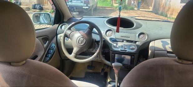 Toyota Vitz 2004 Brown