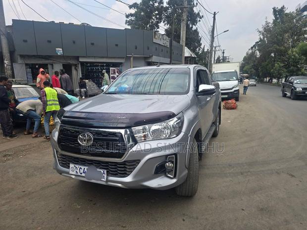 Toyota Hilux Revo Double Cab Deisel 2.4 AWD 2020 Silver