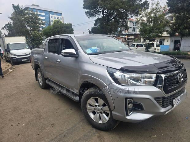 Toyota Hilux Revo Double Cab Deisel 2.4 AWD 2020 Silver
