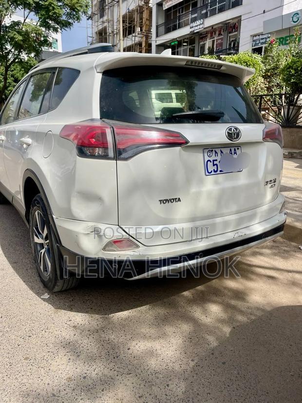 Toyota RAV4 2016 White