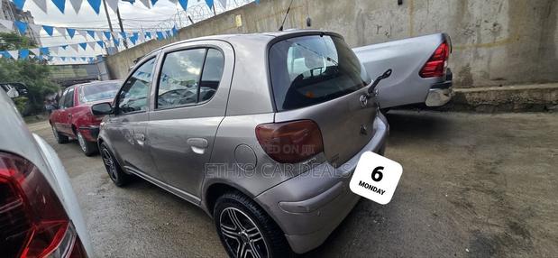 Toyota Vitz 2004 Silver