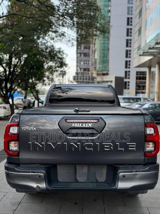 Toyota Hilux 2022 Beige
