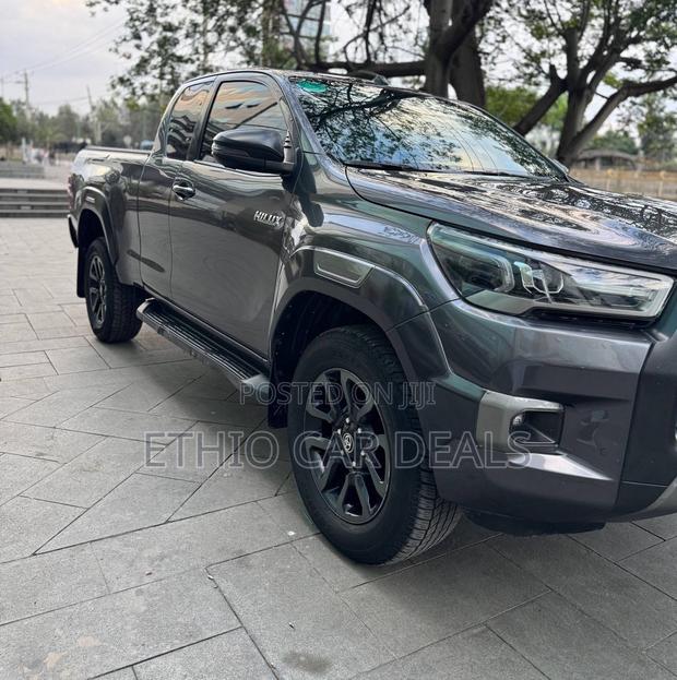 Toyota Hilux 2022 Beige