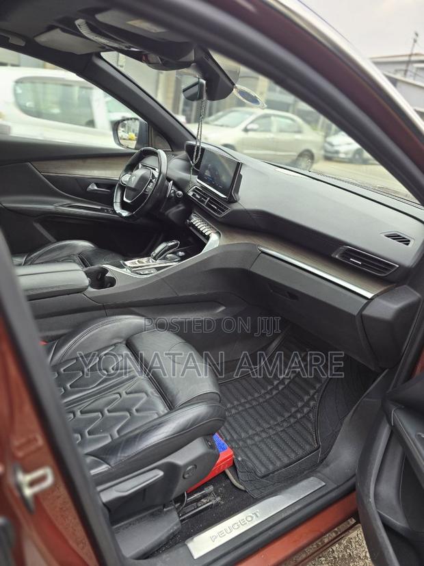 Peugeot 5008 2022 Burgundy
