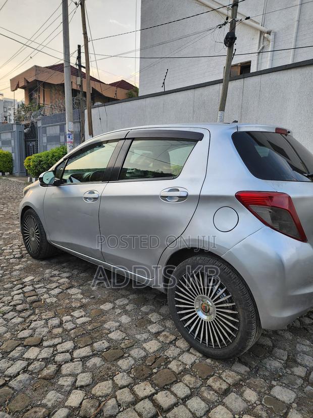 Toyota Yaris L Hatchback 5dr 2014 Silver
