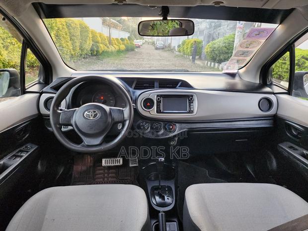 Toyota Yaris L Hatchback 5dr 2014 Silver
