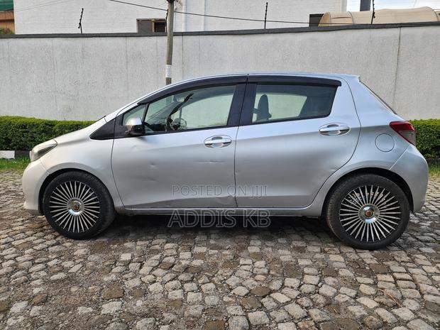 Toyota Yaris L Hatchback 5dr 2014 Silver