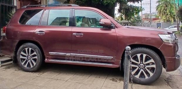 Toyota Land Cruiser 2020 Red