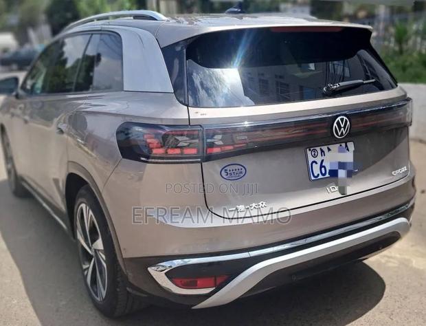 Volkswagen ID.6 2024 Gold