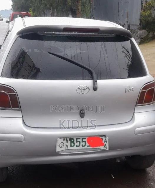 Toyota Vitz 2002 Silver
