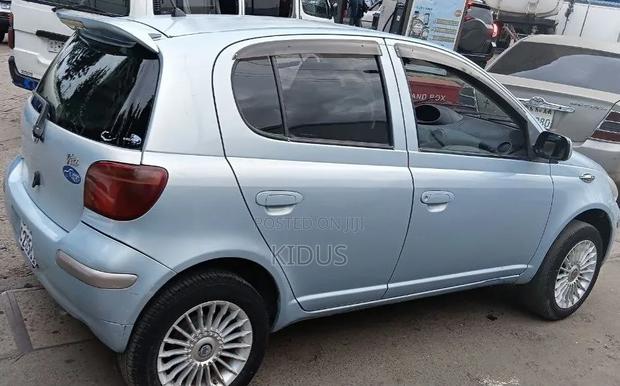 Toyota Vitz 2004 Blue