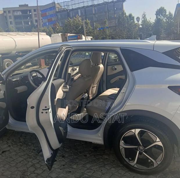 BYD E2 43 kWh 94 hp FWD 2025 Silver