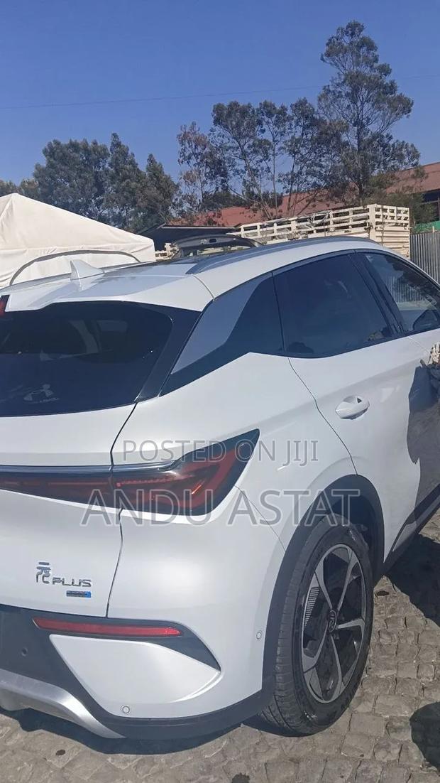 BYD E2 43 kWh 94 hp FWD 2025 Silver