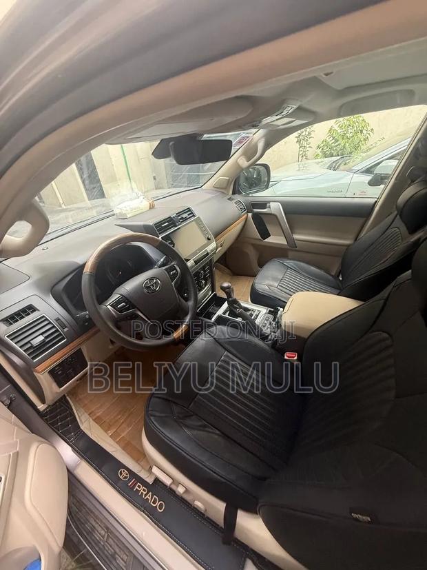 Toyota Land Cruiser 2022 Silver
