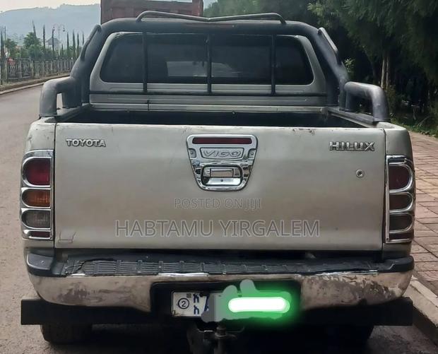 Toyota Hilux 2009 Gold