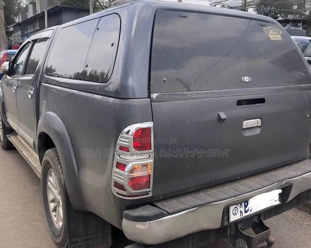 Toyota Hilux 2012 Blue