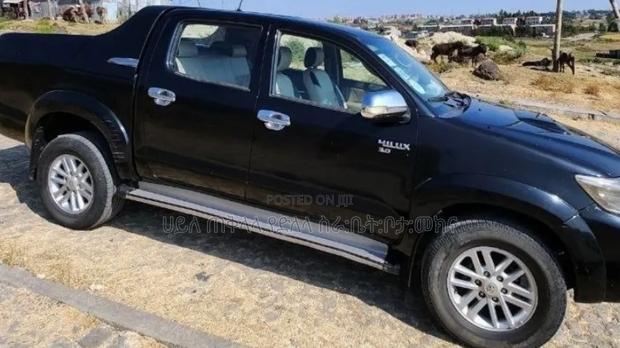 Toyota Hilux 2013 Black