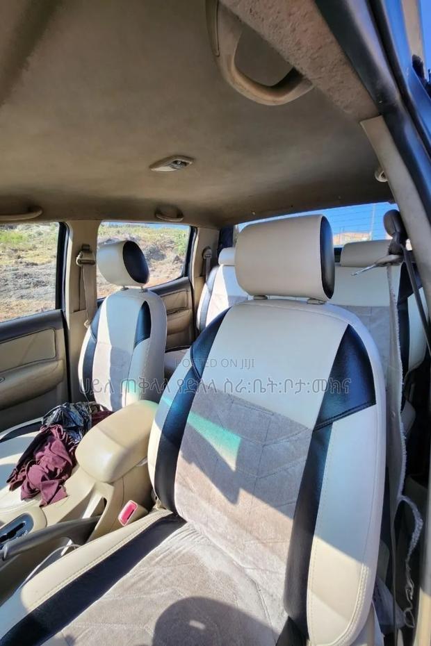 Toyota Hilux 2013 Black