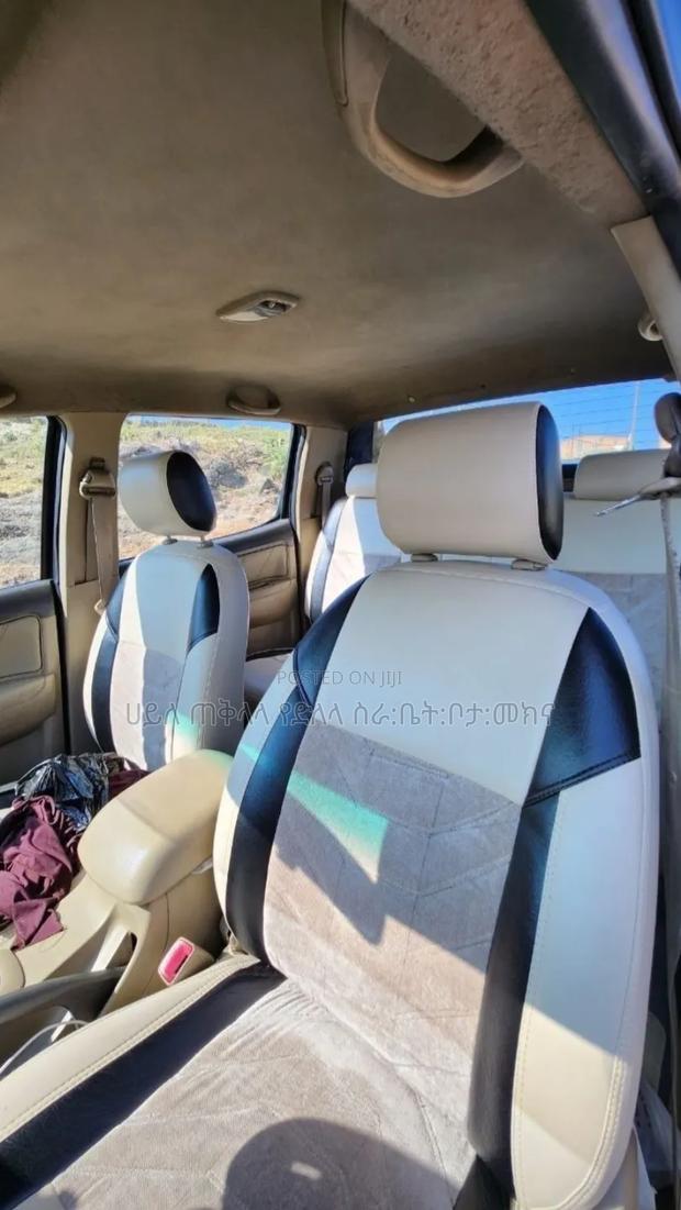 Toyota Hilux 2013 Black