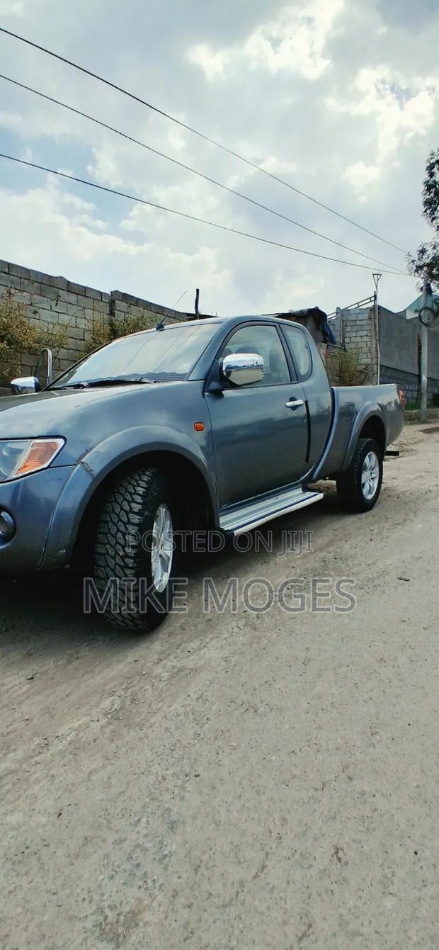 Mitsubishi L200 2007 Gray