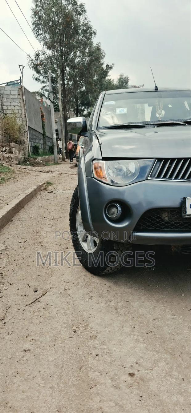Mitsubishi L200 2007 Gray