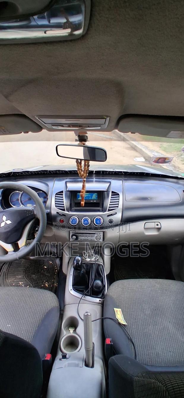 Mitsubishi L200 2007 Gray